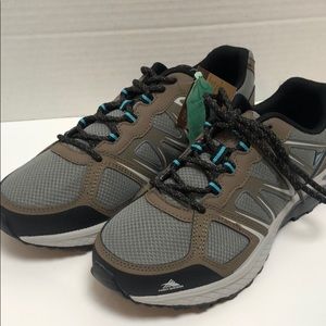 NWT high Sierra hiking boots size 7